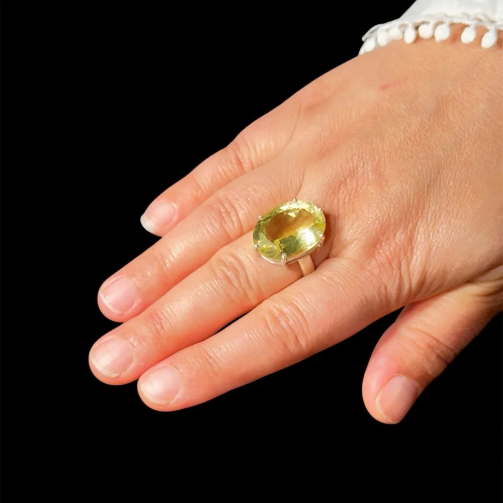 Elegant Gold Ring with Yellow Gemstone
